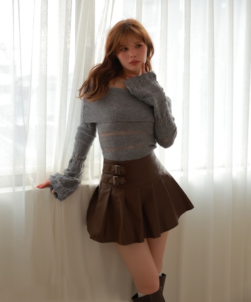 M DOLLY(エムドリー)の「off shoulder alin knit tops/オフショルダーアリンニットトップス(ニット/セーター・レディース・グレー/ブラック/アイボリー・FREE)」の1枚目の写真