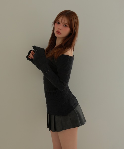 M DOLLY(エムドリー)の「off shoulder alin knit tops/オフショルダーアリンニットトップス(ニット/セーター・レディース・グレー/ブラック/アイボリー・FREE)」の13枚目の写真