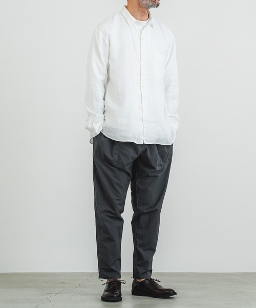 quadro（クオドロ）の「60リネン1ループボタンレギュラーシャツ（シャツ/ブラウス・メンズ・ダークネイビー/オフホワイト・LARGE/MEDIUM）」の9枚目の写真