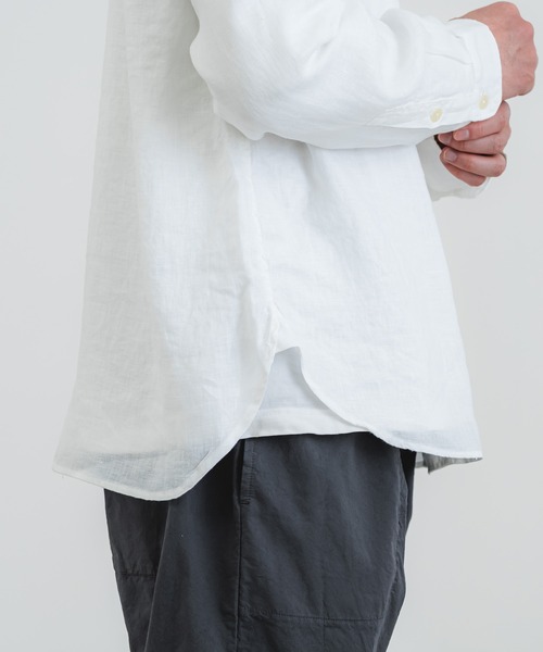 quadro（クオドロ）の「60リネン1ループボタンレギュラーシャツ（シャツ/ブラウス・メンズ・ダークネイビー/オフホワイト・LARGE/MEDIUM）」の12枚目の写真