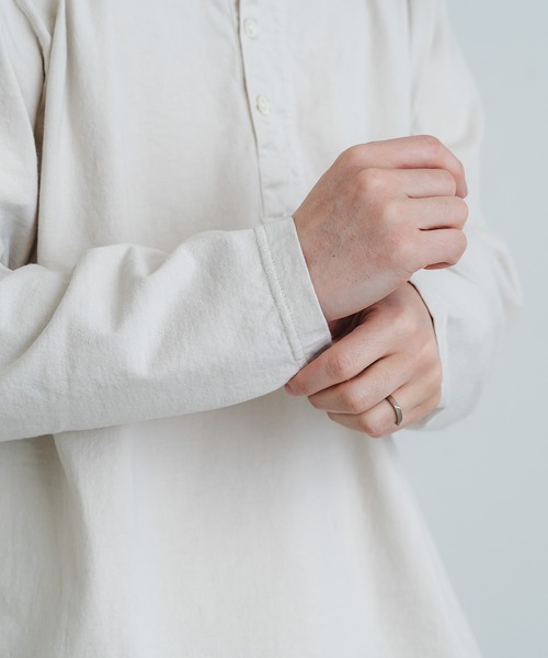 quadro（クオドロ）の「エメラルド天竺布帛前立てヘンリーネックプルオーバー（Tシャツ/カットソー・メンズ・チョコ/グレー/キナリ・MEDIUM/LARGE）」の8枚目の写真