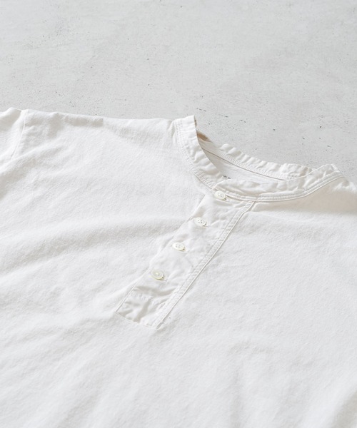 quadro（クオドロ）の「エメラルド天竺布帛前立てヘンリーネックプルオーバー（Tシャツ/カットソー・メンズ・チョコ/グレー/キナリ・MEDIUM/LARGE）」の22枚目の写真