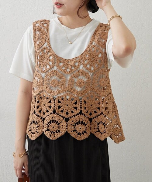 Remind me and forever（リマインドミーアンドフォーエバー）の「【きれいめカジュアルセットアイテム】かぎ針ベスト&Tシャツ（Tシャツ/カットソー・レディース・スミクロ/グレー/アイボリー/モカ・FREE）」の4枚目の写真