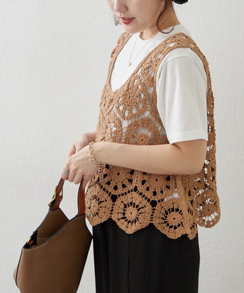 Remind me and forever（リマインドミーアンドフォーエバー）の「【きれいめカジュアルセットアイテム】かぎ針ベスト&Tシャツ（Tシャツ/カットソー・レディース・スミクロ/グレー/アイボリー/モカ・FREE）」の6枚目の写真