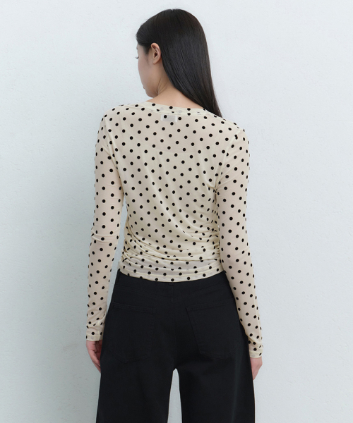 MUSINSA STANDARD WOMAN（ムシンサスタンダードウーマン）の「ウィメンズポルカドットシアー長袖Tシャツ[クリーム]（Tシャツ/カットソー・レディース・クリーム・SMALL/MEDIUM/LARGE/X-SMALL）」の9枚目の写真