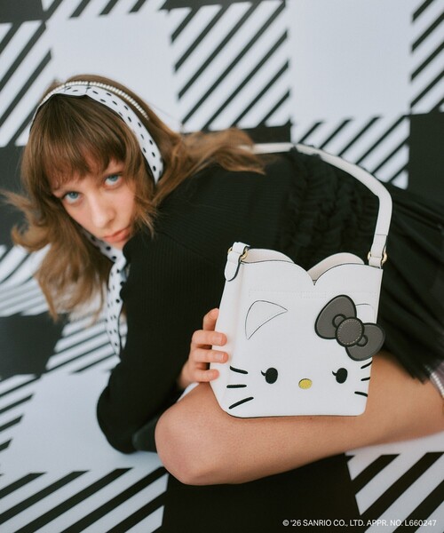 VIS（ビス）の「【HELLO KITTY×VIS】ダブルフェイスハートカットミニショルダーバッグ（ショルダーバッグ・レディース・ブラック/オフホワイト・FREE）」の19枚目の写真