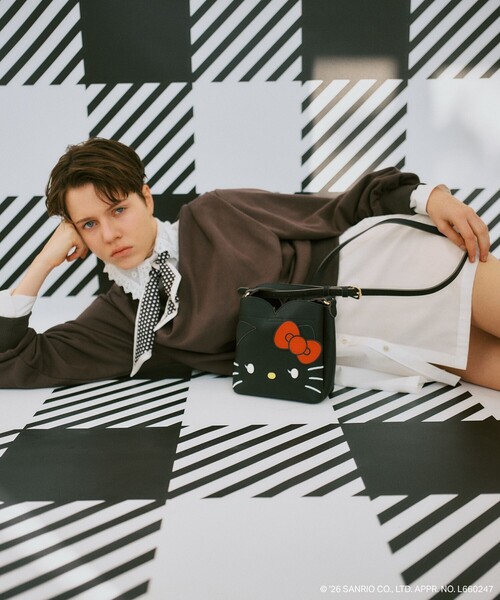 VIS（ビス）の「【HELLO KITTY×VIS】ダブルフェイスハートカットミニショルダーバッグ（ショルダーバッグ・レディース・ブラック/オフホワイト・FREE）」の15枚目の写真