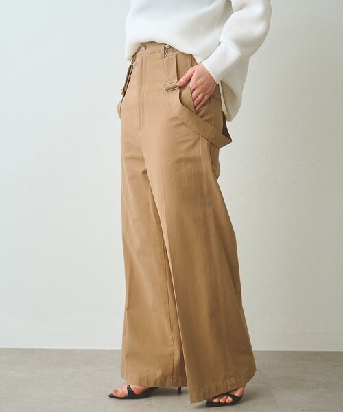Whim Gazette(ウィムガゼット)の「サスペンダーチノパンツ(チノパンツ・レディース・オフホワイト/キャメル・FREE)」の4枚目の写真