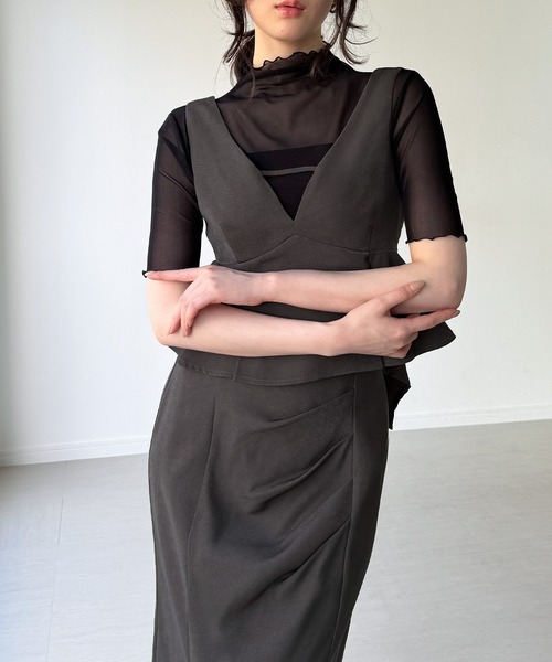 junoah(ジュノア)の「ペプラムビスチェ+ドレープデザインスカート セット(セットアップ・レディース・チャコール/ブラウン/ブラック・SMALL/MEDIUM/LARGE)」の14枚目の写真