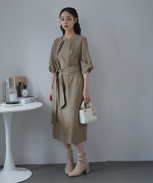 Doula Doula(ドゥーラドゥーラ)の「クルーネックタックミドル丈ワンピース ウエストリボン付き(ワンピース・レディース・ブラック/ダークブルー/モカ・M/L)」の20枚目の写真