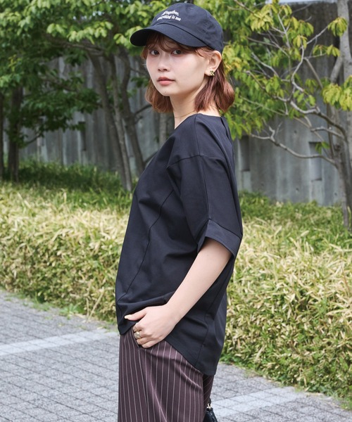 LAVEANGE(ラビアンジェ)の「【好機能シリーズ】接触冷感・吸水速乾・UVカット|切替ワイドドルマンプルオーバー|ひんやり/夏も快適/ドルマンT/オーバーサイズ/体型カバー(Tシャツ/カットソー・レディース・グリーン/ブラック/オフホワイト・5L/4L/3L/LL/M)」の6枚目の写真