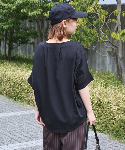 LAVEANGE(ラビアンジェ)の「【好機能シリーズ】接触冷感・吸水速乾・UVカット|切替ワイドドルマンプルオーバー|ひんやり/夏も快適/ドルマンT/オーバーサイズ/体型カバー(Tシャツ/カットソー・レディース・グリーン/ブラック/オフホワイト・5L/4L/3L/LL/M)」の7枚目の写真