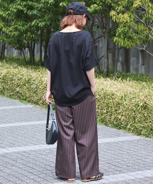 LAVEANGE(ラビアンジェ)の「【好機能シリーズ】接触冷感・吸水速乾・UVカット|切替ワイドドルマンプルオーバー|ひんやり/夏も快適/ドルマンT/オーバーサイズ/体型カバー(Tシャツ/カットソー・レディース・グリーン/ブラック/オフホワイト・5L/4L/3L/LL/M)」の12枚目の写真