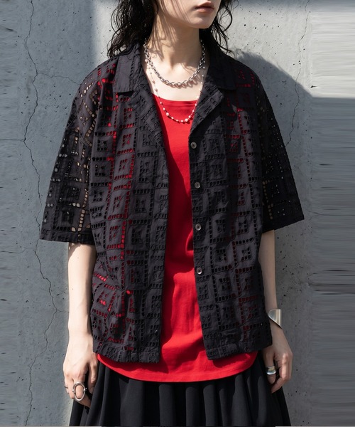 antiqua(アンティカ)の「オープンカラー シフリー刺繍 シャツ(シャツ/ブラウス・レディース・ブラック・ONESIZE)」の7枚目の写真