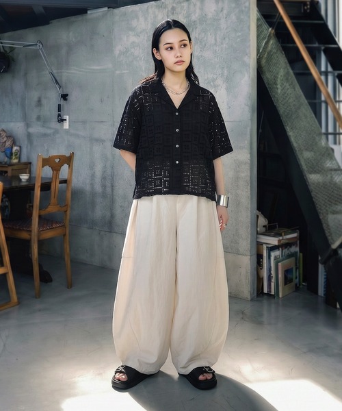 antiqua(アンティカ)の「オープンカラー シフリー刺繍 シャツ(シャツ/ブラウス・レディース・ブラック・ONESIZE)」の8枚目の写真