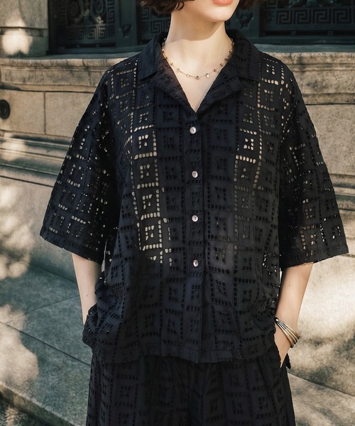 antiqua(アンティカ)の「オープンカラー シフリー刺繍 シャツ(シャツ/ブラウス・レディース・ブラック・ONESIZE)」の9枚目の写真