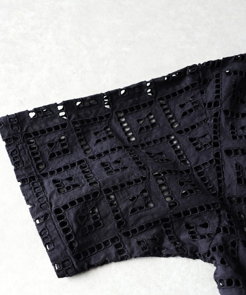 antiqua(アンティカ)の「オープンカラー シフリー刺繍 シャツ(シャツ/ブラウス・レディース・ブラック・ONESIZE)」の13枚目の写真