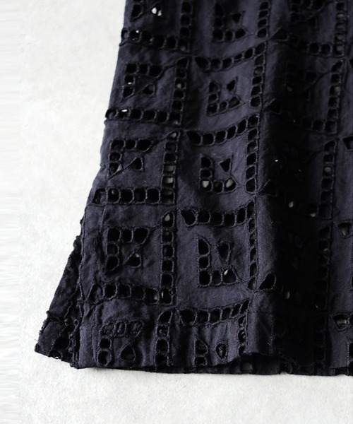 antiqua(アンティカ)の「オープンカラー シフリー刺繍 シャツ(シャツ/ブラウス・レディース・ブラック・ONESIZE)」の15枚目の写真