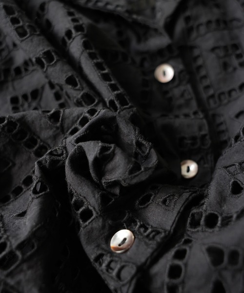 antiqua(アンティカ)の「オープンカラー シフリー刺繍 シャツ(シャツ/ブラウス・レディース・ブラック・ONESIZE)」の17枚目の写真
