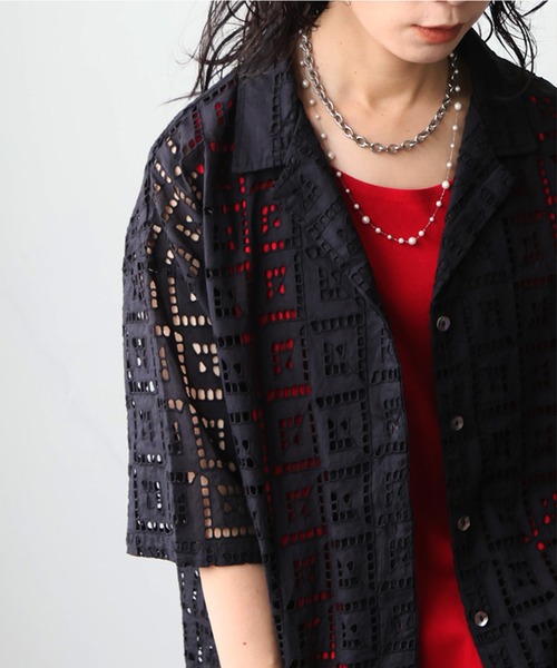 antiqua(アンティカ)の「オープンカラー シフリー刺繍 シャツ(シャツ/ブラウス・レディース・ブラック・ONESIZE)」の3枚目の写真