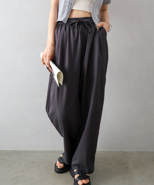 SpRay（スプレイ）の「リラックスバレルパンツ（その他パンツ・レディース・アイボリー/チャコールグレー/ブラック・MEDIUM）」の3枚目の写真