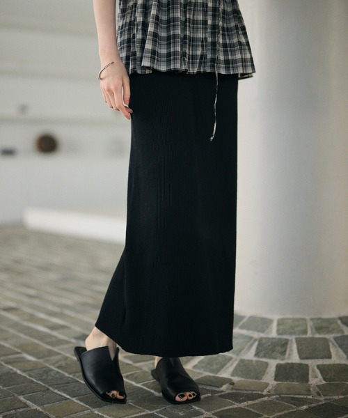 LAULEN(ローレン)の「smooth rib knit pencil skirt / リブニットペンシルスカート(スカート・レディース・オレンジ系/グリーン/グレー/ブラック・FREE)」の1枚目の写真