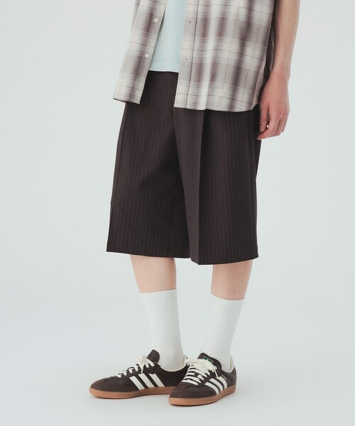 BEAMS HEART(ビームスハート)の「2タック ワイド ストライプ ショートパンツ(その他パンツ・メンズ・ブラック/ダークブラウン・LARGE/SMALL/MEDIUM)」の14枚目の写真