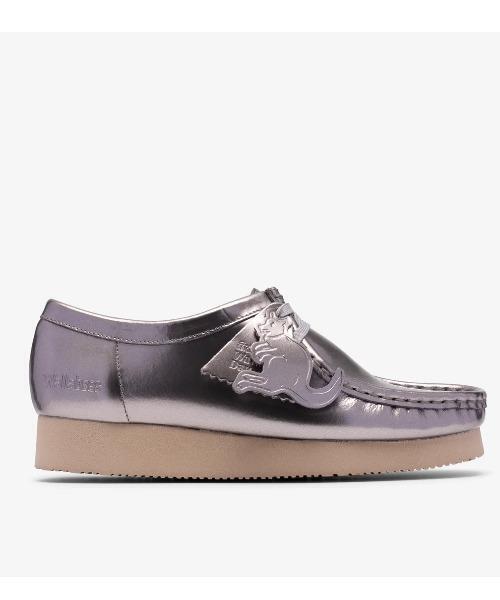 Clarks(クラークス)の「CLARKS/クラークス Wallabee. 2604 レディースワラビー2604 (シルバーパテント)(モカシン/デッキシューズ・レディース・シルバー・4.5/5.5/5)」の3枚目の写真