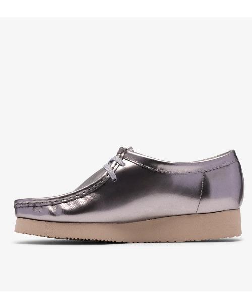 Clarks(クラークス)の「CLARKS/クラークス Wallabee. 2604 レディースワラビー2604 (シルバーパテント)(モカシン/デッキシューズ・レディース・シルバー・4.5/5.5/5)」の4枚目の写真