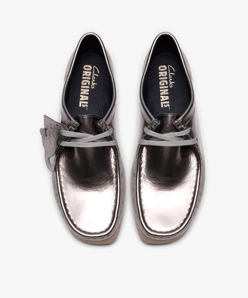 Clarks(クラークス)の「CLARKS/クラークス Wallabee. 2604 レディースワラビー2604 (シルバーパテント)(モカシン/デッキシューズ・レディース・シルバー・4.5/5.5/5)」の7枚目の写真