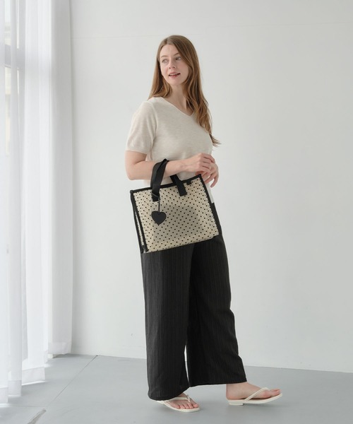 ZAKKA-BOX(ザッカボックス)の「ハートフロッキートートバッグL(ハートチャーム付き)(トートバッグ・レディース・ベージュ/ブラック・FREE)」の7枚目の写真
