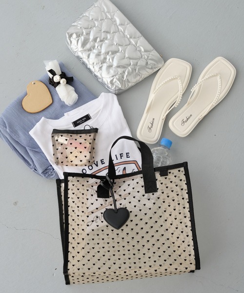 ZAKKA-BOX(ザッカボックス)の「ハートフロッキートートバッグL(ハートチャーム付き)(トートバッグ・レディース・ベージュ/ブラック・FREE)」の3枚目の写真