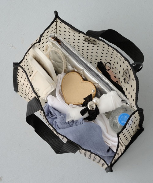 ZAKKA-BOX(ザッカボックス)の「ハートフロッキートートバッグL(ハートチャーム付き)(トートバッグ・レディース・ベージュ/ブラック・FREE)」の15枚目の写真