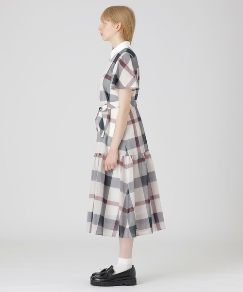 BLUE LABEL CRESTBRIDGE（ブルーレーベルクレストブリッジ）の「【10周年記念】クレストブリッジチェックシアーボイルティアードドレス（ワンピース・レディース・パープル系その他4・38/40/36）」の2枚目の写真