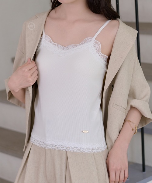 apres jour clair(アプレジュールクレア)の「【apres jour clair】カップ付きレースデザインキャミ/ブラトップ(キャミソール・レディース・ブラック/ブラウン系その他/杢グレー/アイボリー/オフホワイト・MEDIUM/LARGE/SMALL)」の1枚目の写真