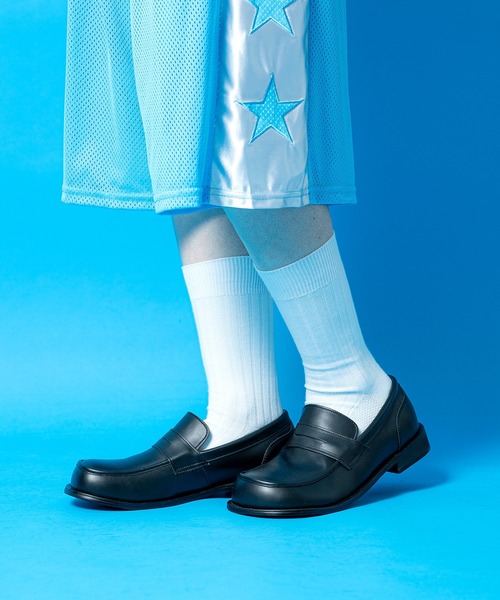 a.p.o.v.(エーピーオービー)の「a.p.o.v. ワイドスクエアトゥ合成皮革コインローファー(ローファー・メンズ・ブラック・27cm/26cm)」の5枚目の写真