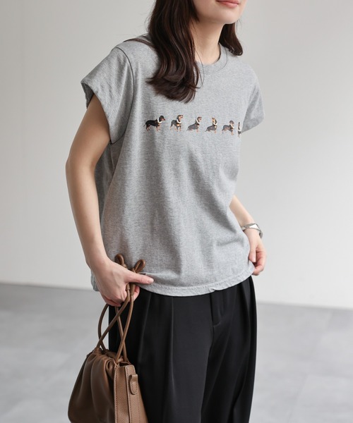 ap retro(アプレトロ)の「ドッグモチーフプリント / フレンチスリーブTシャツ(Tシャツ/カットソー・レディース・グレー/ブラック/ホワイト・FREE)」の1枚目の写真