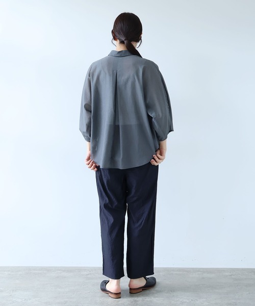 yuni（ユニ　）の「強撚強撚Cotton Polyester sheer shirt（シャツ/ブラウス・レディース・カーキ/キナリ/チャコールグレー・FREE）」の4枚目の写真