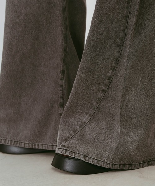 Knuth Marf(クヌースマーフ)の「【Knuth Marf】クヌースマーフ wide bell-bottom denim pants(デニムパンツ・レディース・ブラック/グレー/ブラウン・XS/S/M)」の14枚目の写真
