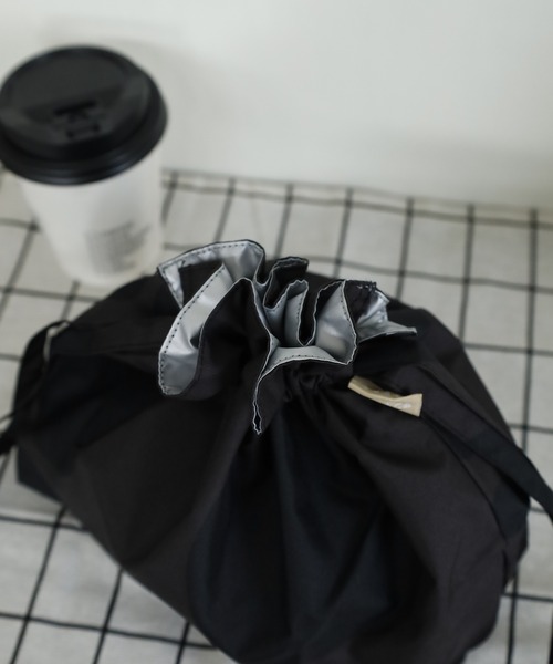 392 plusm（サンキューニプリュスエム）の「392plusm 392PLUSM LUNCH BAG ﾏﾙ サンキューニ プリュスエム ランチバッグ（エコバッグ/サブバッグ・メンズ・ブラック・ONE）」の5枚目の写真