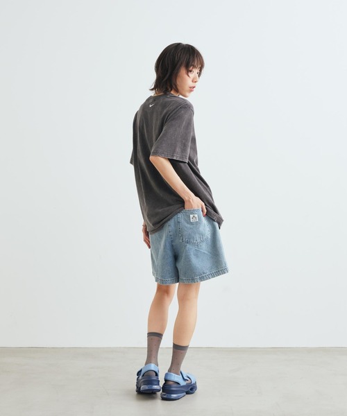 NIKE(ナイキ)の「ナイキ スポーツウェア ウィメンズ Tシャツ / Nike Sportswear Women's T-Shirt IW1198-060 Anthracite(Tシャツ/カットソー・レディース・スミクロ・XL/XS/L/M/S)」の2枚目の写真