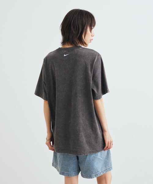 NIKE(ナイキ)の「ナイキ スポーツウェア ウィメンズ Tシャツ / Nike Sportswear Women's T-Shirt IW1198-060 Anthracite(Tシャツ/カットソー・レディース・スミクロ・XL/XS/L/M/S)」の5枚目の写真