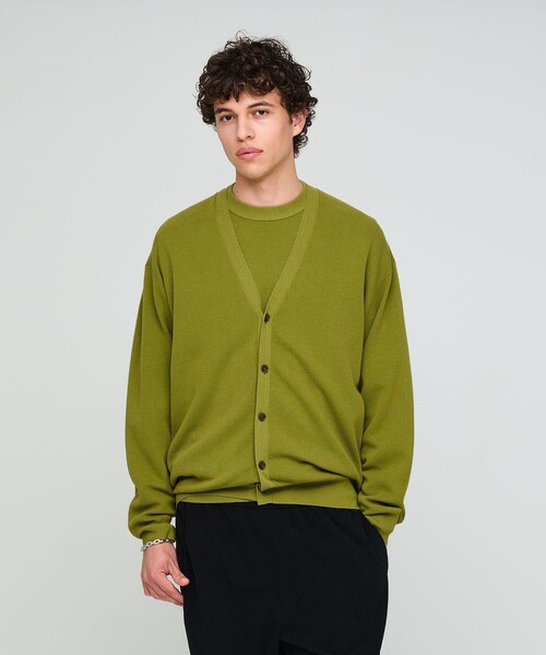 green label relaxing(グリーンレーベルリラクシング)の「コットン カシミヤ ミラノリブ Vネック カーディガン -ハンドウォッシャブル-(カーディガン/ボレロ・メンズ・マスタード/ブラック/ブラウン・S/M/L/XL)」の4枚目の写真