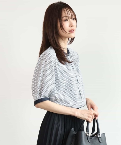 MK MICHEL KLEIN（エムケーミッシェルクラン）の「[洗える]ダイヤモチーフ幾何柄ブラウス（シャツ/ブラウス・レディース・ブラック/ホワイト・38）」の2枚目の写真