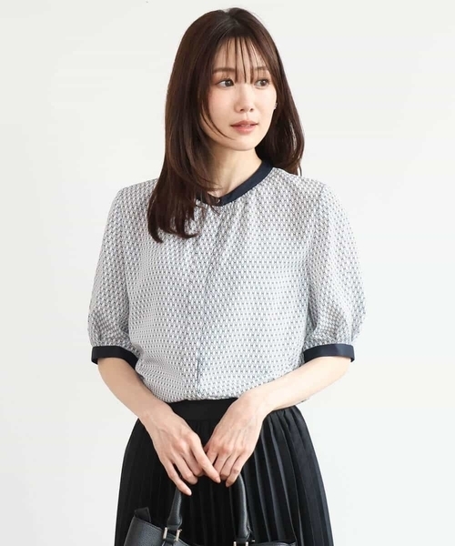 MK MICHEL KLEIN（エムケーミッシェルクラン）の「[洗える]ダイヤモチーフ幾何柄ブラウス（シャツ/ブラウス・レディース・ブラック/ホワイト・38）」の3枚目の写真