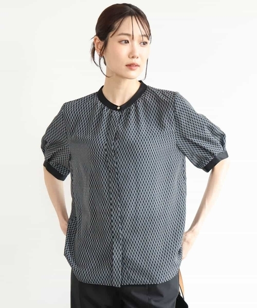 MK MICHEL KLEIN（エムケーミッシェルクラン）の「[洗える]ダイヤモチーフ幾何柄ブラウス（シャツ/ブラウス・レディース・ブラック/ホワイト・38）」の8枚目の写真