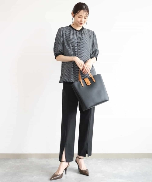 MK MICHEL KLEIN（エムケーミッシェルクラン）の「[洗える]ダイヤモチーフ幾何柄ブラウス（シャツ/ブラウス・レディース・ブラック/ホワイト・38）」の10枚目の写真