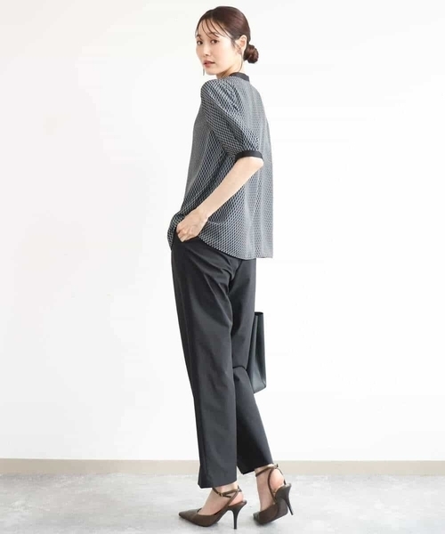 MK MICHEL KLEIN（エムケーミッシェルクラン）の「[洗える]ダイヤモチーフ幾何柄ブラウス（シャツ/ブラウス・レディース・ブラック/ホワイト・38）」の12枚目の写真