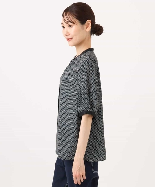 MK MICHEL KLEIN（エムケーミッシェルクラン）の「[洗える]ダイヤモチーフ幾何柄ブラウス（シャツ/ブラウス・レディース・ブラック/ホワイト・38）」の14枚目の写真