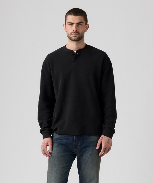 Levi's(リーバイス)の「Levi's/リーバイス リラックス ロングスリーブ ヘンリーTシャツ(Tシャツ/カットソー・メンズ・ブラック・XL/S/M)」の2枚目の写真